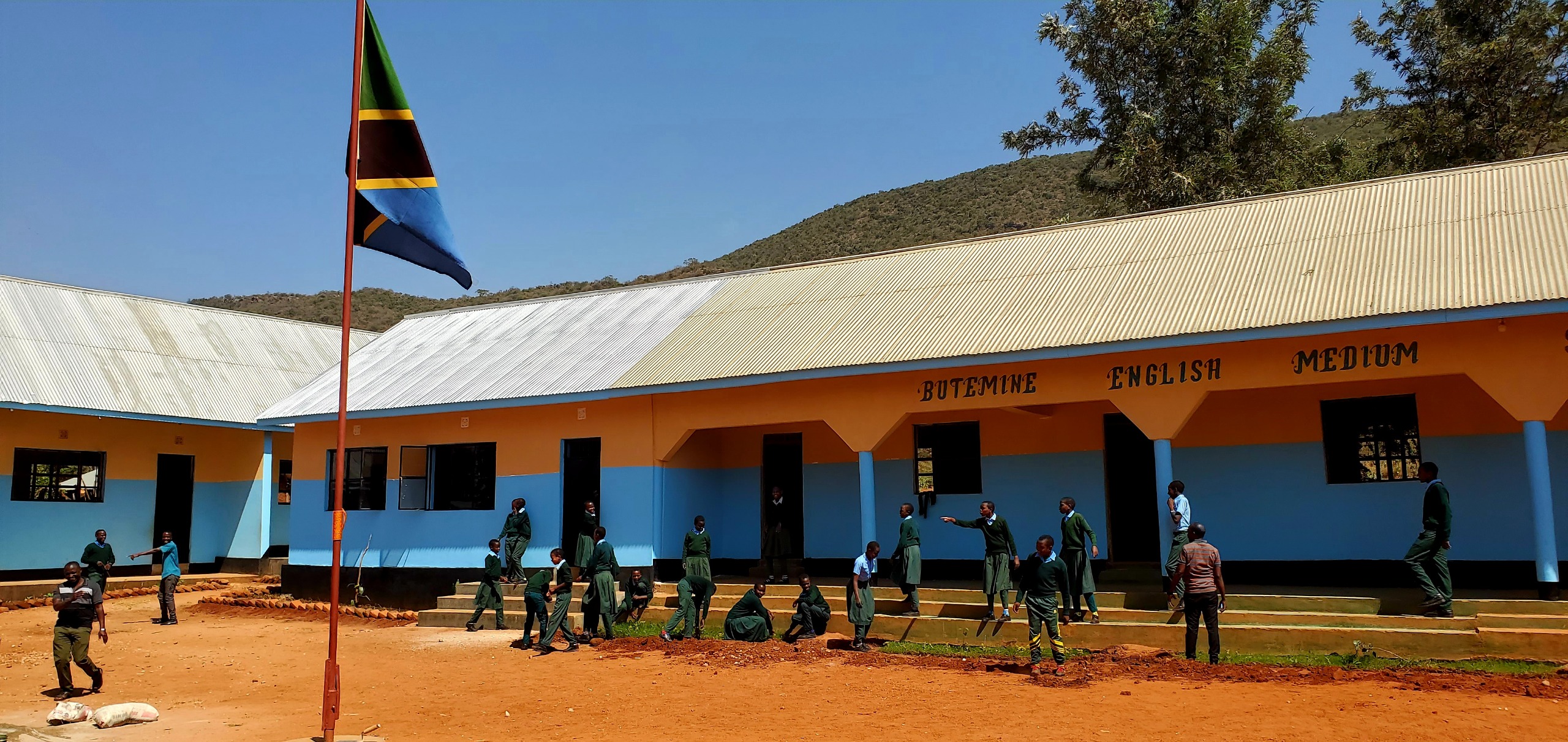 Butemine School — campus photo