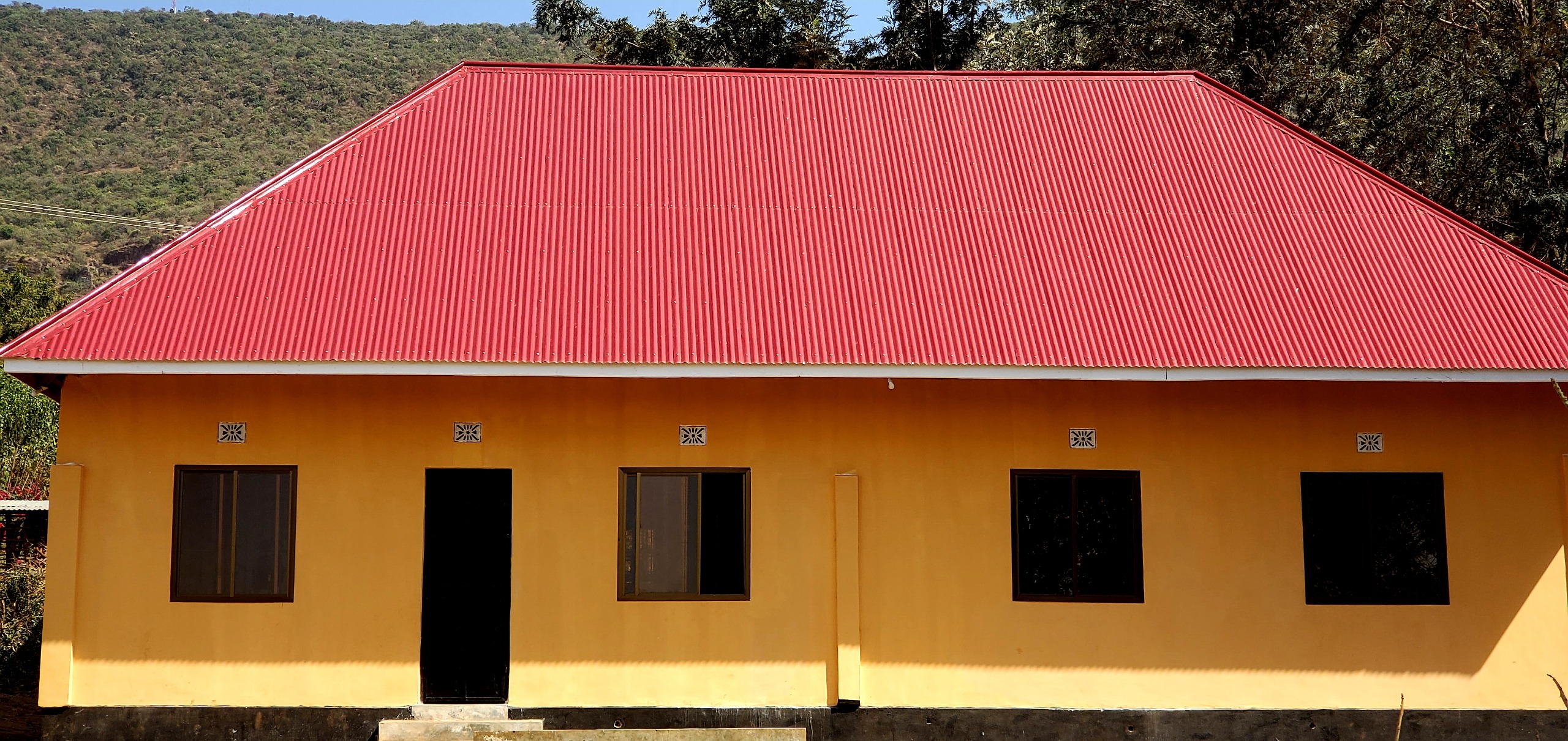 Butemine School — campus photo